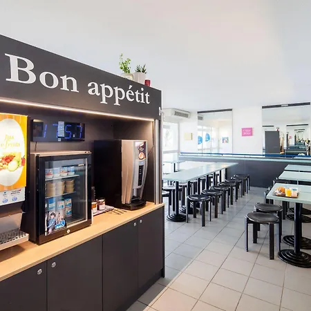 B&B Hotel Orgeval فندق